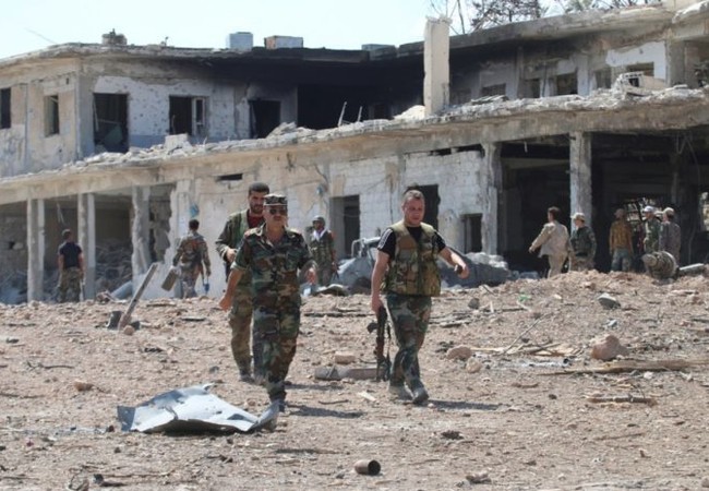 Video chiến sự Syria: Quét sạch phiến quân khỏi 93% đông Aleppo, hơn ngàn tay súng đầu hàng Binh sĩ quân đội Syria trên chiến trường Aleppo