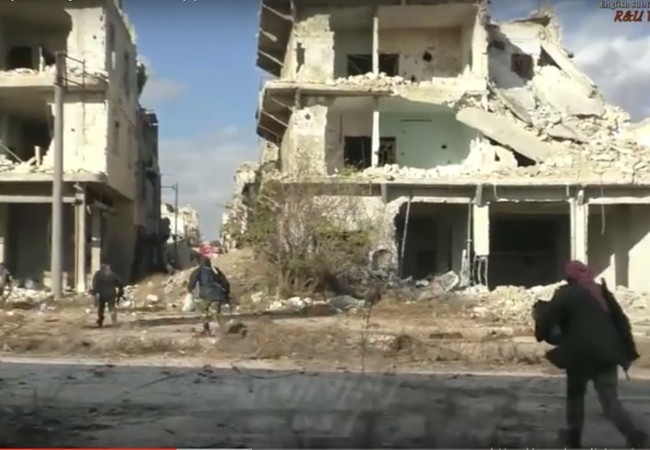 Video: Quân đội Syria dồn phiến quân vào cửa tử, ác liệt cuộc chiến đường phố Aleppo Binh sĩ quân đội Syria tấn công ở Aleppo