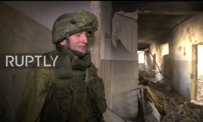 Công binh Nga rà phá hàng nghìn bom mìn, vũ khí nổ tự chế tại Syria - VIDEO Một lính công binh Nga ở Aleppo