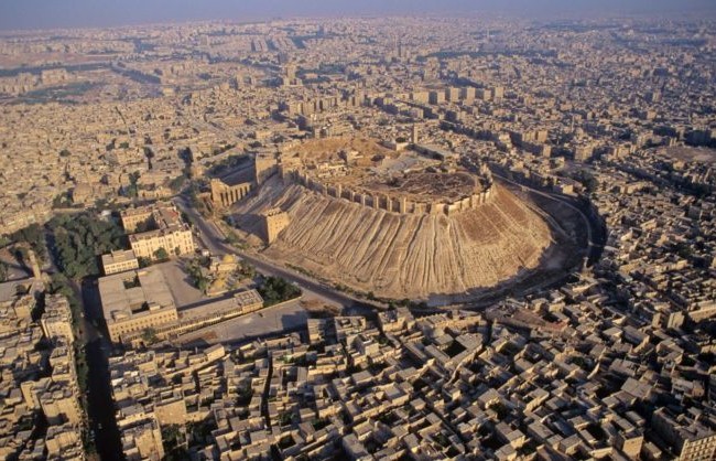 Video chiến sự Aleppo: Quân đội Syria vận chuyển hơn 5.000 phiến quân rời chiến địa Thành cổ đặc trưng của thành phố Aleppo (ảnh minh họa)