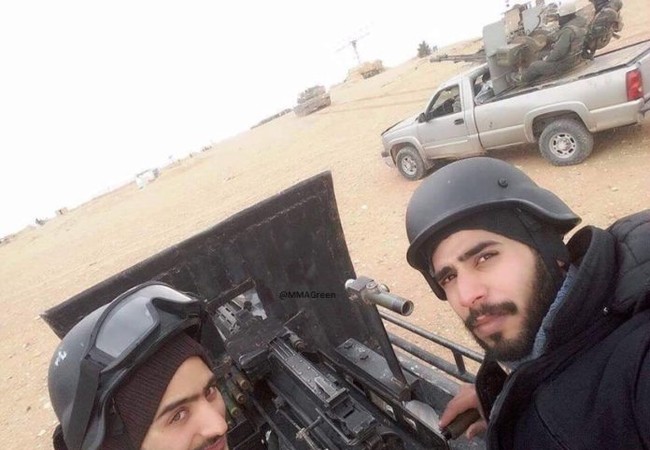 Trận chiến Palmyra: Lính dù Syria tham chiến, diệt 70 phiến quân IS Binh sĩ dù lực lượng Vệ binh Cộng hòa thuộc trung đoàn 800