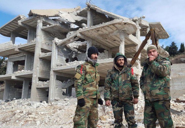 Chiến sự Syria: Dứt điểm phe thánh chiến Aleppo, quân chính phủ nhằm mục tiêu nào? (video) Binh sĩ quân đội Syria ở Aleppo sau khi thành phố được giải phóng