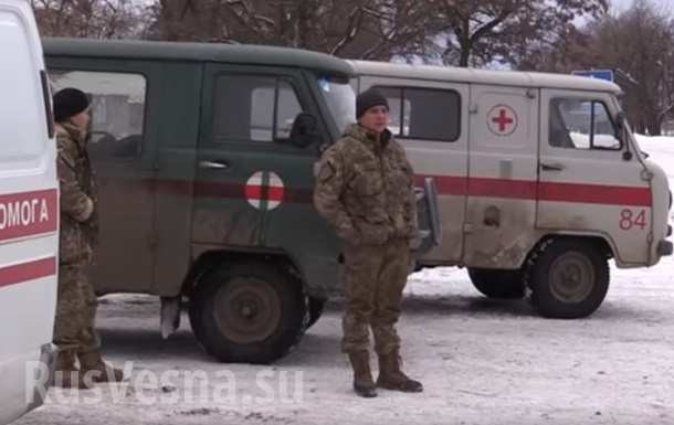 Chiến sự Ukraine: Thê thảm lính Kiev tử trận tại chảo lửa Debaltsevo (video) Xe quân y cứu thương của quân đội Kiev