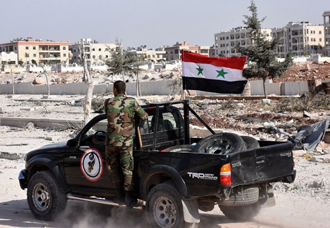 Chiến sự Syria: Không quân tấn công dữ dội, hàng loạt chiến binh thánh chiến đầu hàng Binh sĩ quân đội Syria trên đường phố Aleppo sau giải phóng