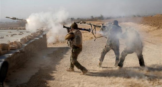 Quân đội Iraq tiêu diệt 70 tay súng IS, giải phóng được 2 làng gần Mosul - VIDEO Binh sĩ quân đội Iraq tấn công thành phố Mosul