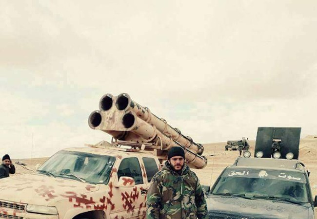 Trên địa phận phía đông sa mạc tỉnh Homs, quân đội Syria diệt 126 tay súng IS Binh sĩ quân đội Syria trên chiến trường sa mạc tỉnh Homs