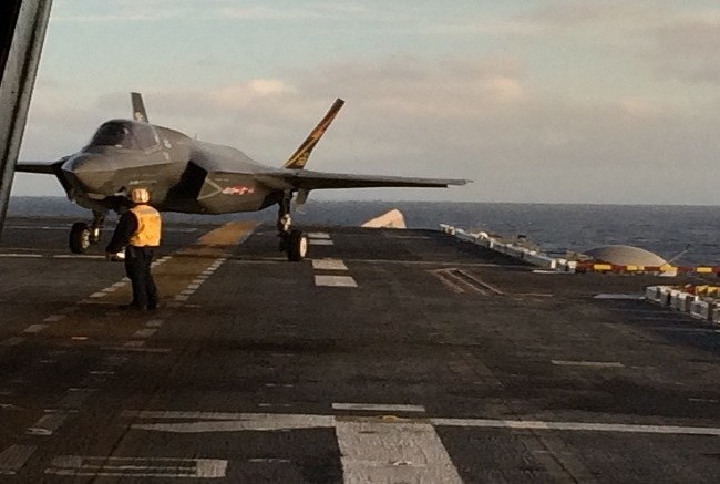 Tướng Mỹ: Siêu tiêm kích F-35 sẵn sàng triển khai ở Nhật Bản Máy bay F-35B hạ cánh thẳng đứng trên tàu sân bay
