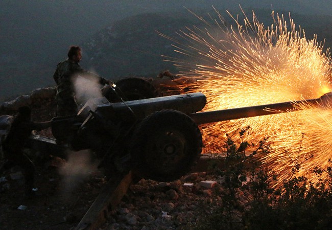 Quân đội Syria đe biến cứ địa phiến quân ở ngoại vi Damascus thành địa ngục Binh sĩ quân đội Syria pháo kích trên chiến trường ngoại ô Damascus