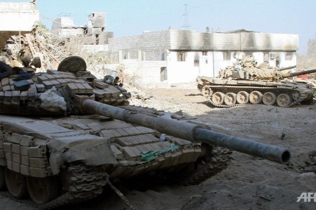 Quân đội Syria tập trung binh lực đánh chiếm nguồn nước ngoại ô Damascus (video) Xe tăng quân đội Syria trên chiến trường Wadi Barada