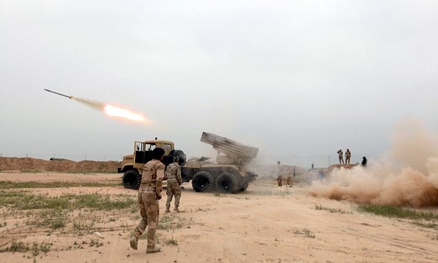 Chiến sự Palmyra: Liên quân Nga - Syria phát động chiến dịch tái chiếm thành cổ Quân đội Syria pháo kích trên chiến trường Palmyra