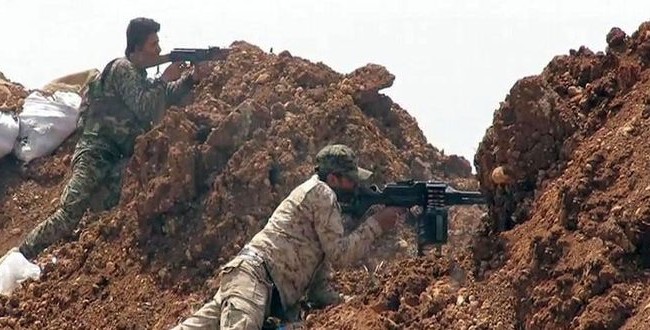 Đặc nhiệm, vệ binh Syria ác chiến phá vây phiến quân IS (video) Binh sĩ quân đội Syria phòng ngự trên chiến trường Deir Ezzor
