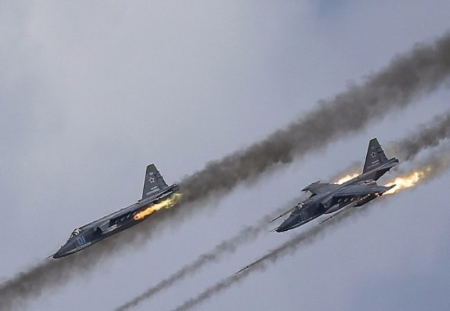 Chảo lửa Deir Ezzor: Không quân Nga tấn công hủy diệt đoàn xe IS Không quân Nga không kích ở Syria