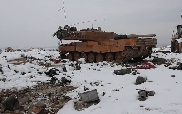 IS Một xe tăng Leopard - 2 bị hư hỏng trên chiến trường Al-Bab