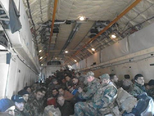 Chảo lửa Deir Ezzor: Nga hỗ trợ quân đội Syria phòng thủ thế nào? Binh sĩ Syria trên máy bay vận tải IL - 76, cơ động đến chiến trường Deir Ezzor