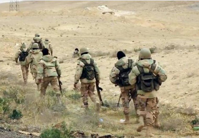 Chiến trường Palmyra: Lo mất sân bay, quân đội Syria chưa quyết chiến với IS Binh sĩ quân đội Syria tiến công hành tiến trên chiến trường Palmyra