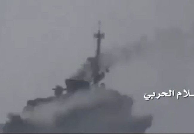 Chiến binh Houthi sử dụng tên lửa chống tàu tấn công 1 chiến hạm của Ả rập Xê út (video) Khu trục hạm của Ả rập Xê út bị trúng tên lửa