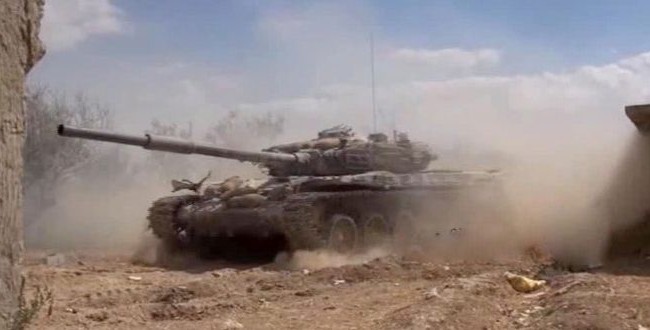 Chiến sự Palmyra: Quân đội Syria đánh chiếm mỏ khí đốt từ tay IS Xe tăng quân đội Syria tấn công trên vùng sa mạc tỉnh Homs