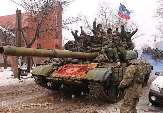 Chiến sự Ukraine: Kiev “thí tốt” hàng trăm lính để gia nhập NATO, EU Binh sĩ lực lượng dân quân Donetsk trên chiến tuyến