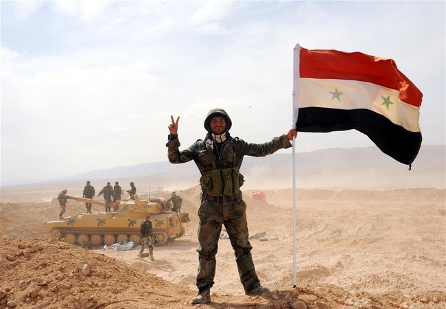 Video: quân đội Syria giải phóng hoàn toàn mỏ khí gas gần Palmyra Binh sĩ quân đội Syria trên chiến trường Palmyra (ảnh minh họa)