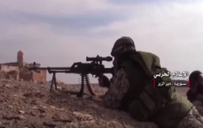 Chảo lửa Deir Ezzor: Quân đội Syria tiếp tục trận chiến phá vây IS (video) Binh sĩ quân đội Syria chiến đấu trên chiến trường Deir Ezzor