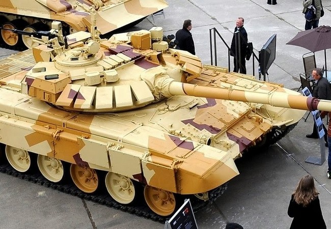 Nga phát triển hệ thống phòng thủ tích cực APS “Arena-M” cho xe tăng T-72, T-90 Xe tăng T-90, đã lắp đặt hệ thống phòng thủ tích cực Arena