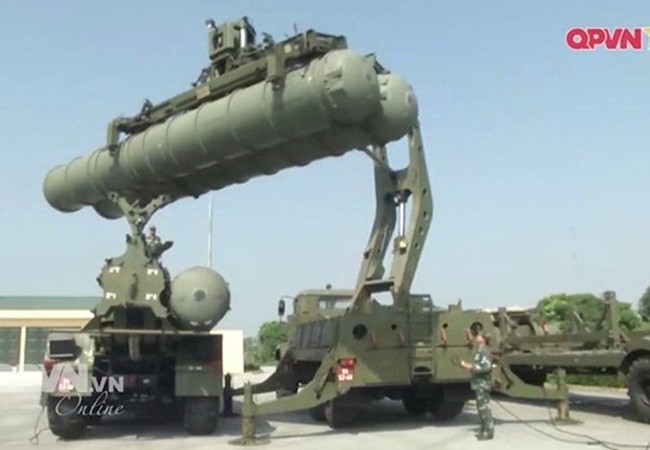 Báo Nga: S-300 Việt Nam sẽ bắn đạn thật trong năm 2017 (video) Bộ đội tên lửa S-300 trung đoàn 64 huấn luyện sẵn sàng chiến đấu