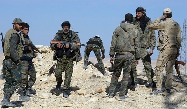 Chảo lửa Deir Ezzor: Hơn 100 phiến quân IS đền tội trước quân đội Syria (video) Binh sĩ lực lượng vũ trang địa phương NDF trên chiến trường Deir Ezzor