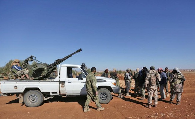 Chảo lửa Al-Bab: Phiến quân IS lại “hạ nhục” Thổ Nhĩ Kỳ trên chiến địa Nhóm các tay súng phiến quân FSA trên chiến trường Al-Bab