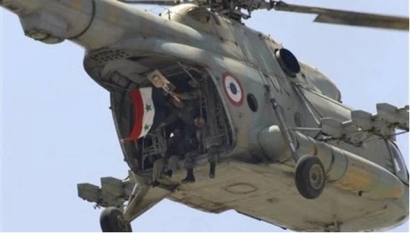 Chảo lửa Deir Ezzor: Nga, Syria mở thông cầu hàng không tới chiến địa (video) Trực thăng vận tải không quân Syria hạ cánh xuống sân bay dã chiến Lữ đoàn 137 ở Deir Ezzor