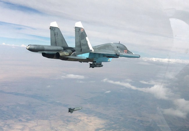 Không quân Nga yểm trợ “Hổ Syria” quyết quét sạch IS khỏi đông Aleppo Máy bay ném bom chiến thuật Su-34 Nga không kích ở Syria (ảnh minh họa)