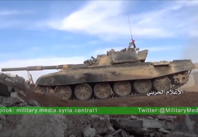 Chiến sự Syria: Quân Assad dốc sức đánh IS, Mỹ tính điều quân tham chiến trên bộ Xe tăng quân đội Syria chiến đấu trên chiến trường Đông Ghouta