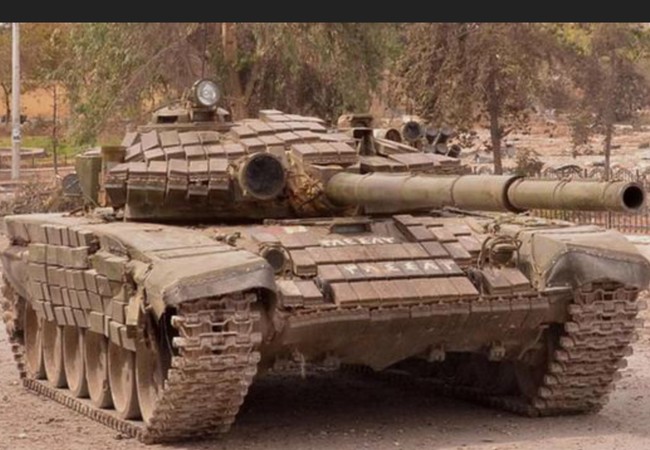 Vệ binh Syria tập kích IS tại sân bay chiến lược Deir Ezzour (video) Xe tăng quân đội Syria trên chiến trường Deir Ezzor