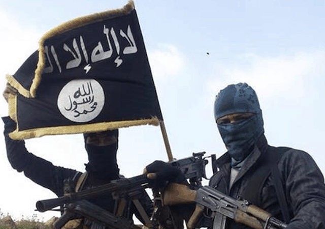 Trận chiến Al-Bab: IS bất ngờ tấn công, hơn 50 phiến quân thánh chiến mất mạng (video) Những tay súng khủng bố IS (ảnh minh họa)