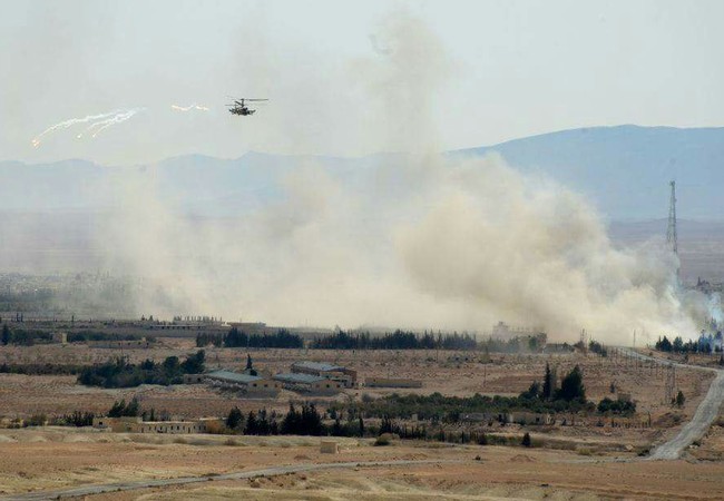 Trực thăng Nga yểm trợ, quân đội Syria tấn công IS áp sát Palmyra Trực thăng Ka-52 Nga yểm trợ quân đội Syria chiến đấu trên chiến trường Palmya