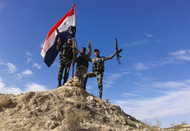 Video chiến sự Syria: Chiến cơ Nga càn quét, quân đội Syria đánh chiếm sân bay Palmyra Binh sĩ quân đội Syria trên chiến trường Palmyra (ảnh minh họa)