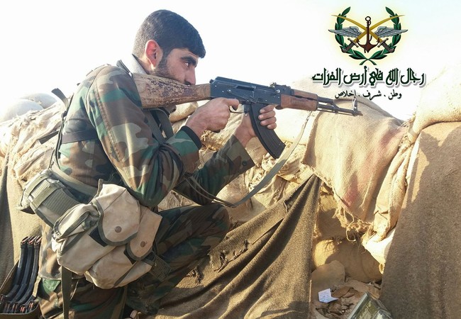 Quân đội Syria thất bại trong cuộc tấn công ở Deir Ezzor Binh sĩ quân đội Syria trên chiến trường Deir ezZor