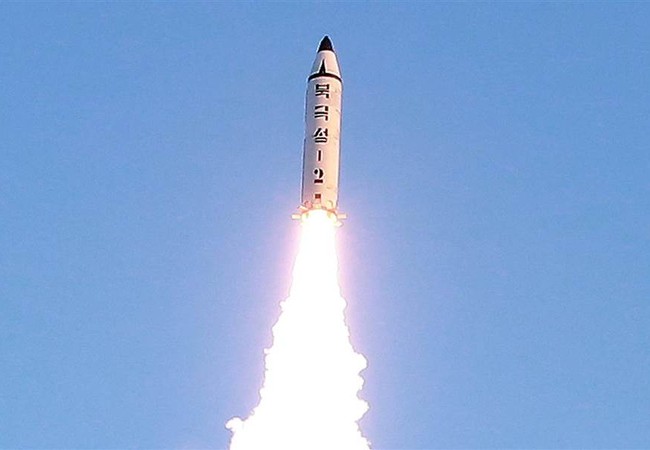 Kim Jong-un ra lệnh cho quân đội sẵn sàng tấn công căn cứ quân sự Mỹ ở Nhật Bản Triều Tiên phóng thử tên lửa đạn đạo