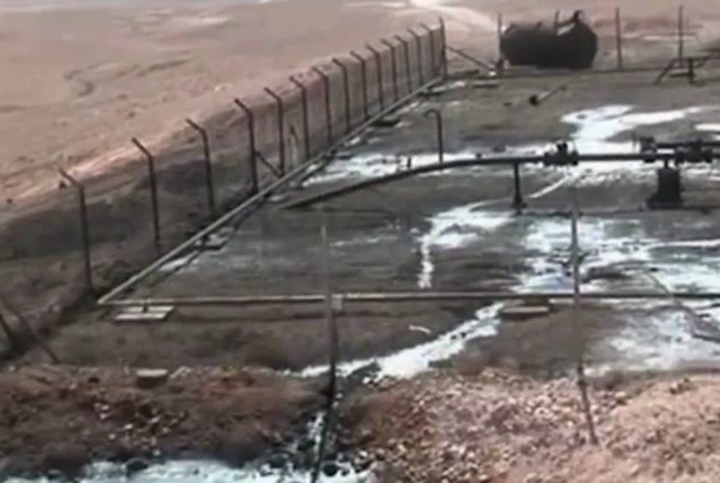 Quân đội Syria giải phóng khu mỏ dầu khí từ tay IS (video) Binh sĩ quân đội Syria trên đường tấn công giải phóng khu mỏ dầu Jazal phía đông bắc thành phố Palmyra