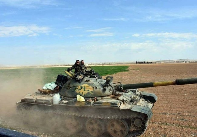 “Hổ Syria” thắng như chẻ tre, giải phóng 200 chốt IS trong hai tháng Binh sĩ quân đội Syria tấn công trên chiến trường phía đông Aleppo