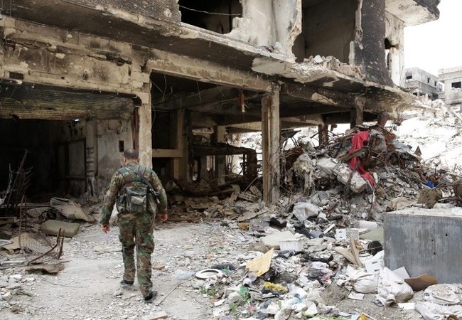 Chiến sự Syria: Quân Assad đánh sập đường hầm thánh chiến ở Damascus Binh sĩ Syria trong khu vực phía tây quận Harasta, Đông Ghouta, ngoại ô Damascus