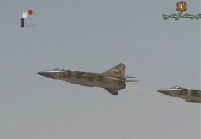 Chiến đấu cơ Nga -Syria trút bão lửa, chuẩn bị đánh chiếm sào huyệt IS (video) Không quân Syria tiến hành chiến dịch không kích IS