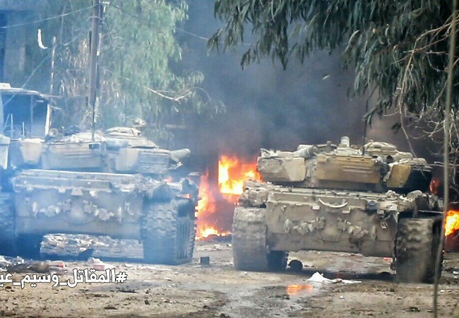 Quân đội Syria phản công phiến quân: Đôi bên tổn thất nặng ở ngoại vi Damascus Xe tăng quân đội Syria chiến đấu trên chiến trường Jobar, ngoại ô Damascus