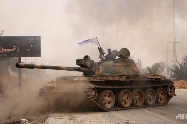 Chiến sự Syria: Phiến quân Hồi giáo tiếp tục tấn công ngoại ô Damascus Xe tăng của lực lượng Hồi giáo cực đoan tấn công ở Jobar