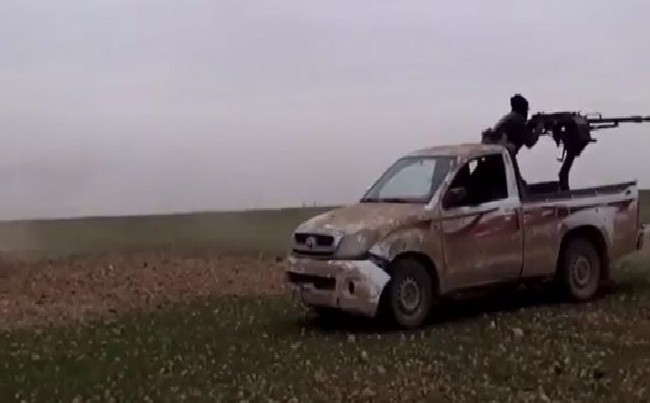 Chiến sự Syria: IS khống chế tuyến đường tiếp vận cho Aleppo Các tay súng khủng bố IS bắn phá tuyến đường huyết mạch Hama - Aleppo