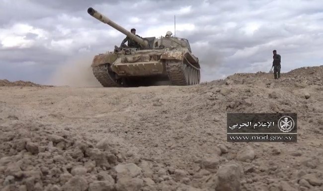 Chảo lửa Deir Ezzor: Quân đội Syria tấn công phá vây IS Xe tăng lực lượng Vệ binh Cộng hòa trên chiến trường Deir Ezzor