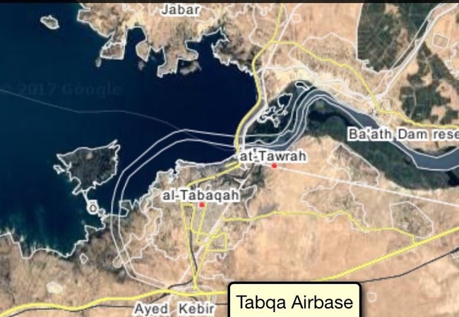 Nga-Mỹ không kích IS, người Kurd tuyên bố phong tỏa sào huyệt Raqqa Vị trí sân bay quân sự Tabqa