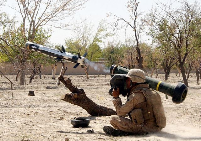 “Sát thủ” diệt tăng Javelin Mỹ ngày càng đáng sợ Tổ hợp tên lửa chống tăng tự dẫn Javelin Mỹ