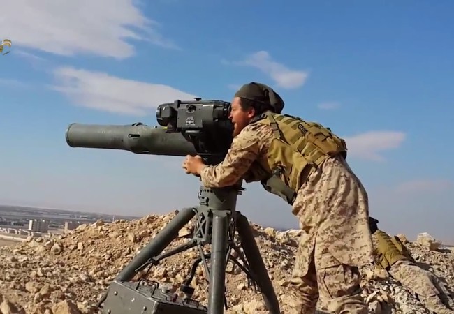 Phiến quân Syria ồ ạt nã tên lửa, hàng chục lính chính phủ thiệt mạng Phiến quân thánh chiến sử dụng tên lửa TOW tấn công quân đội Syria