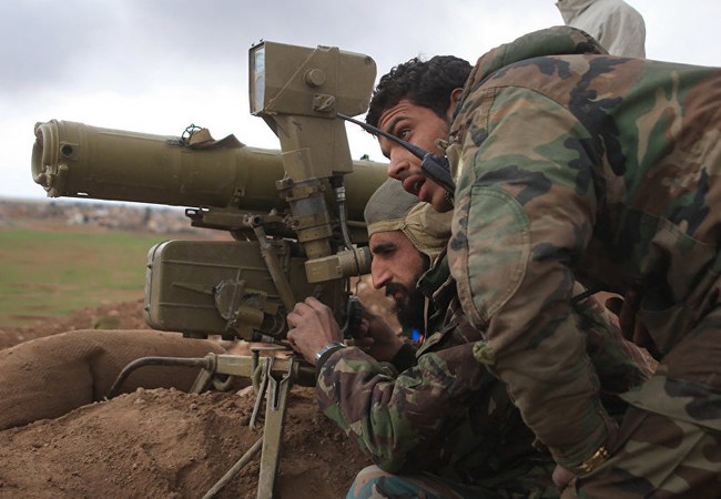 Chảo lửa Deir Ezzor: Quân đội Syria đập tan cuộc tấn công của IS (video) Binh sĩ quân đội Syria trên chiến trường Deir ezZor