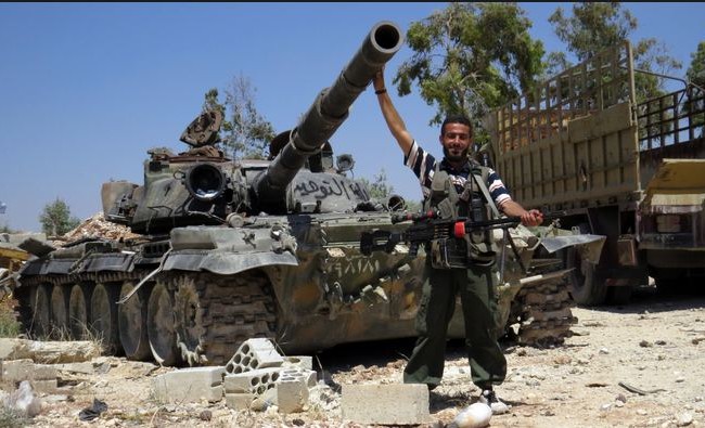 Quân đội Syria ồ ạt trút tên lửa hủy diệt phiến quân (chùm video) Xe tăng quân đội Syria trên chiến trường ngoại ô Damascus